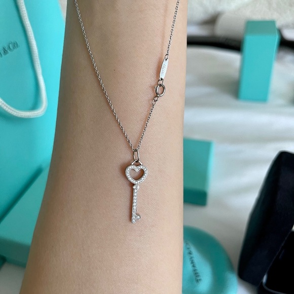 Tiffany platinum diamond heart key charm and chain - Picture 5 of 8